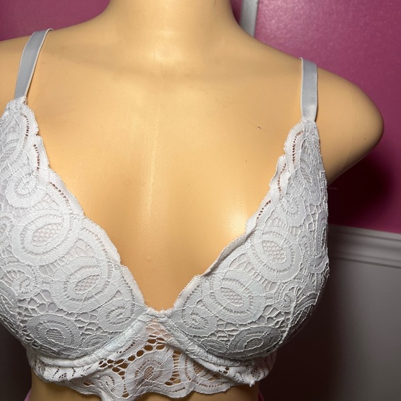 Elegant White Lace Bralette - Picture 3 of 7